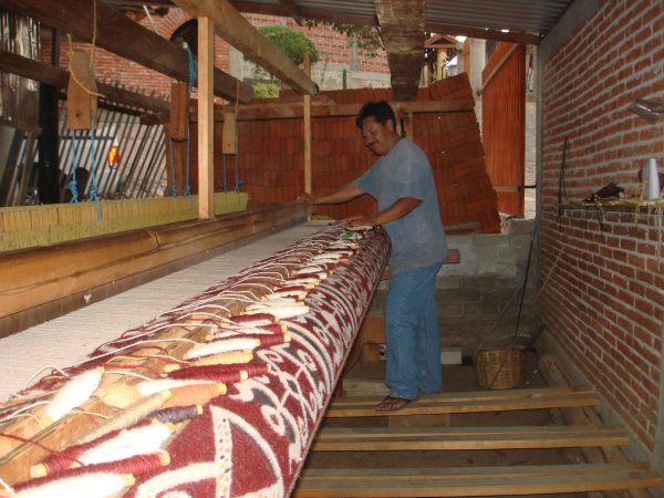 escalantes-14-ft-wide-loom-in-process